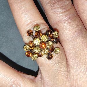 Elegant Gold and Brown Cluster Ring